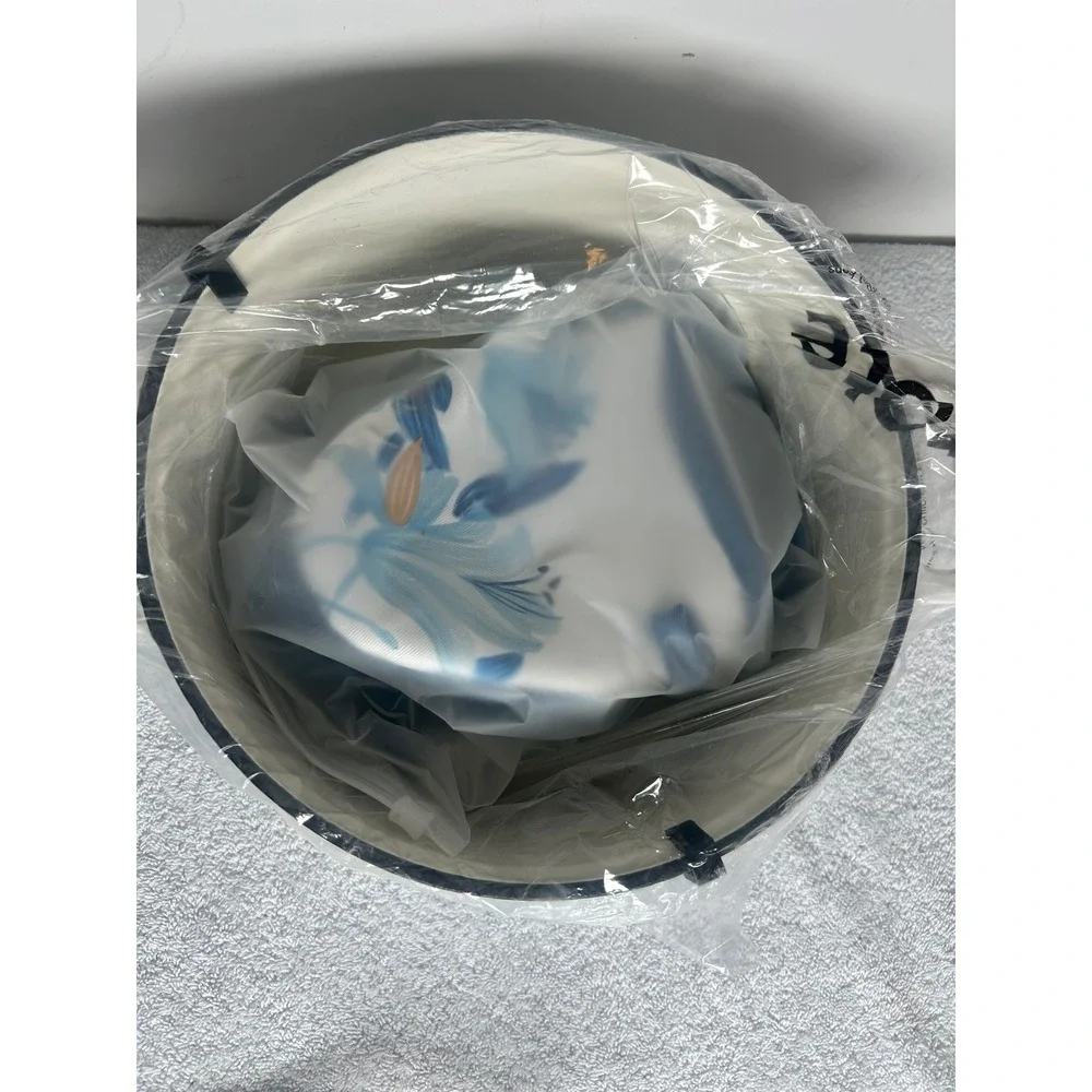 Carote Enameled Cast Iron Dutch Oven White Blue Floral Lily Gold Knob New in Box